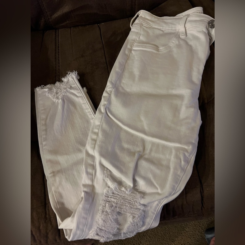 White distressed skinny jeans